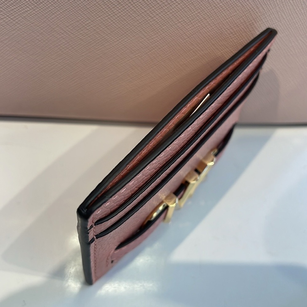 MICHAEL KORS
Reed Large Pebbled Leather Card Holder Case
Primrose 
NWT - Picture 5 of 16